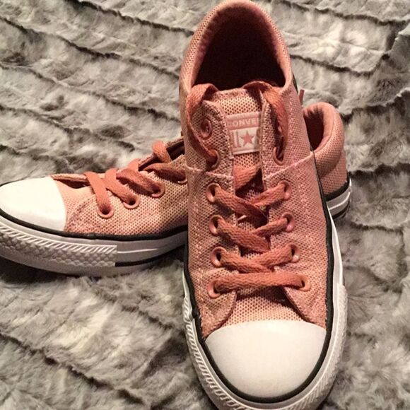 Chuck Taylor Converse - Picture 3 of 5